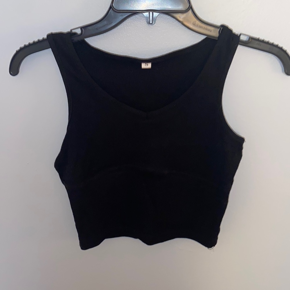 Black tank crop top